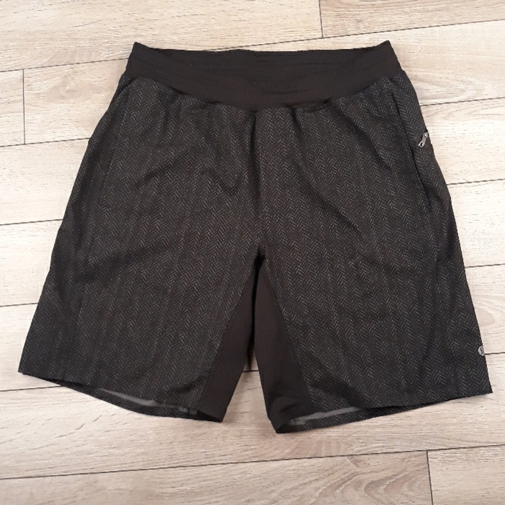 LULULEMON Black Grey Herringbone Sz Medium Mens Running Athletic‎ Shorts